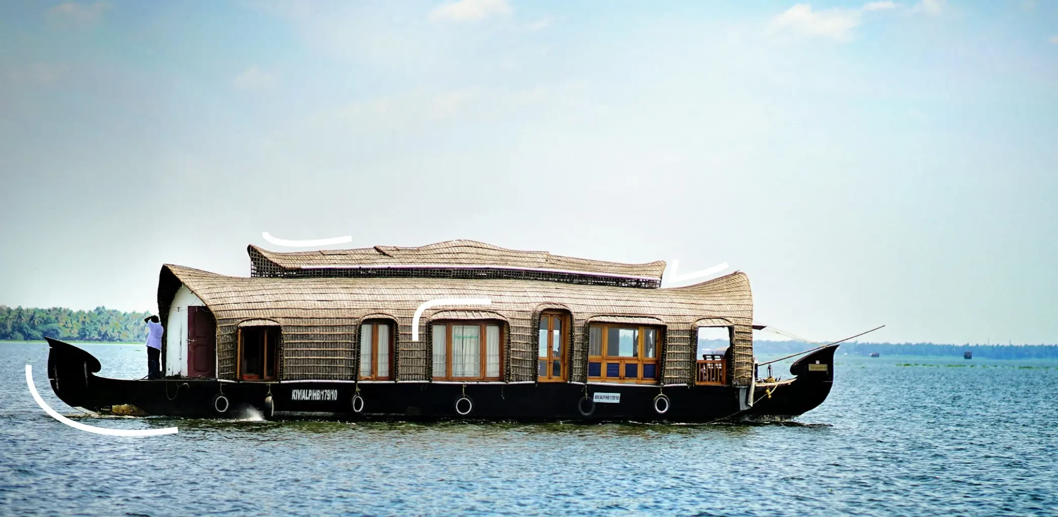 Что такое хаусбот: новый формат жилья на воде