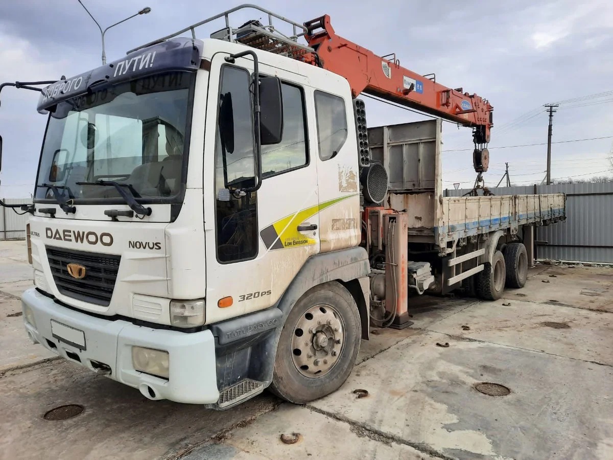 Услуги по перевозке грузов на грузовом автомобиле с манипулятором