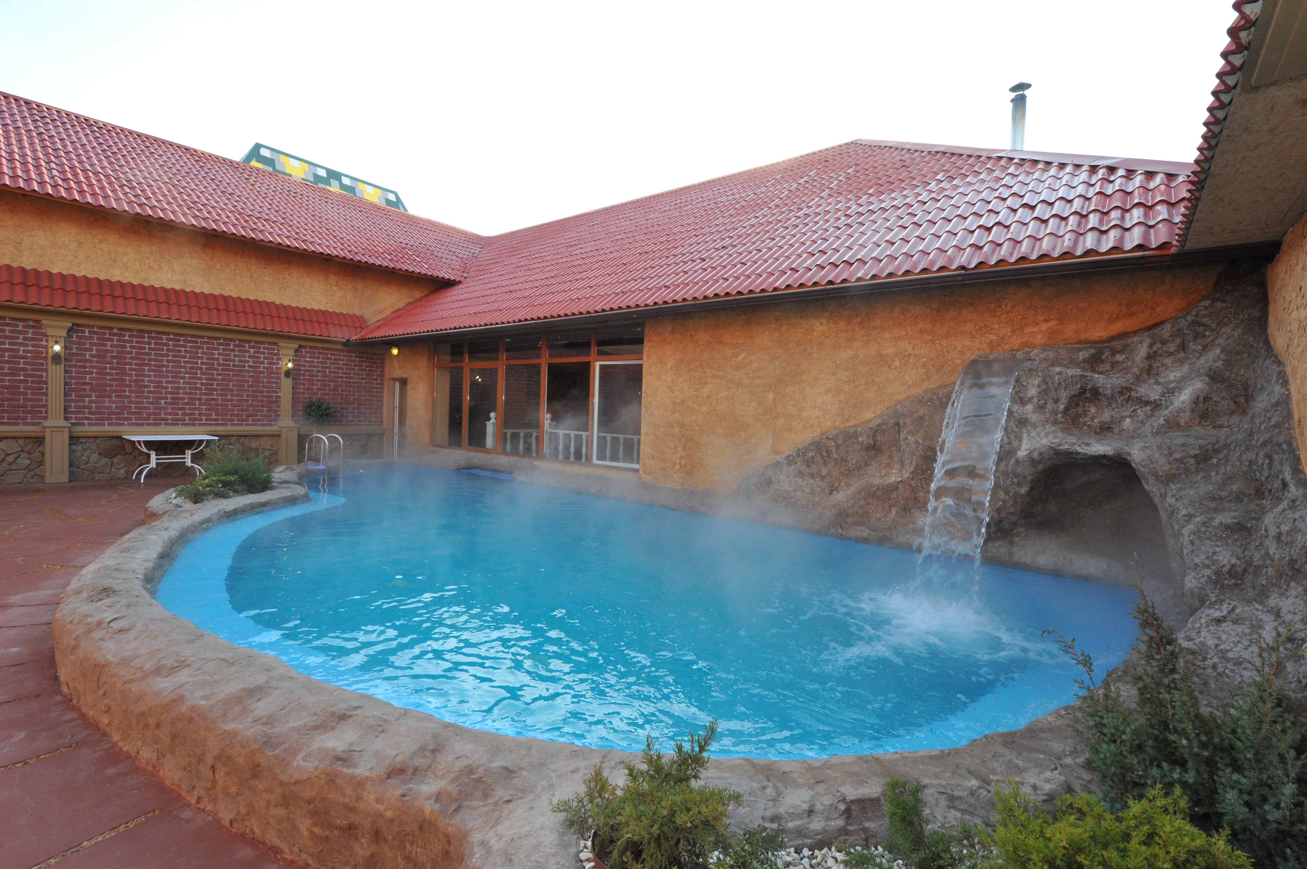 Строительство бассейнов, саун, хамамов. 