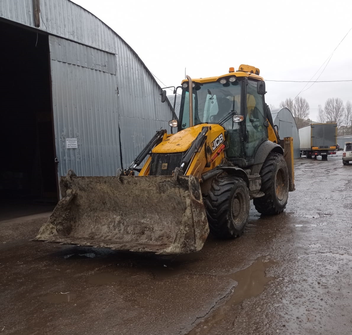 Аренда экскаватора-погрузчика JCB