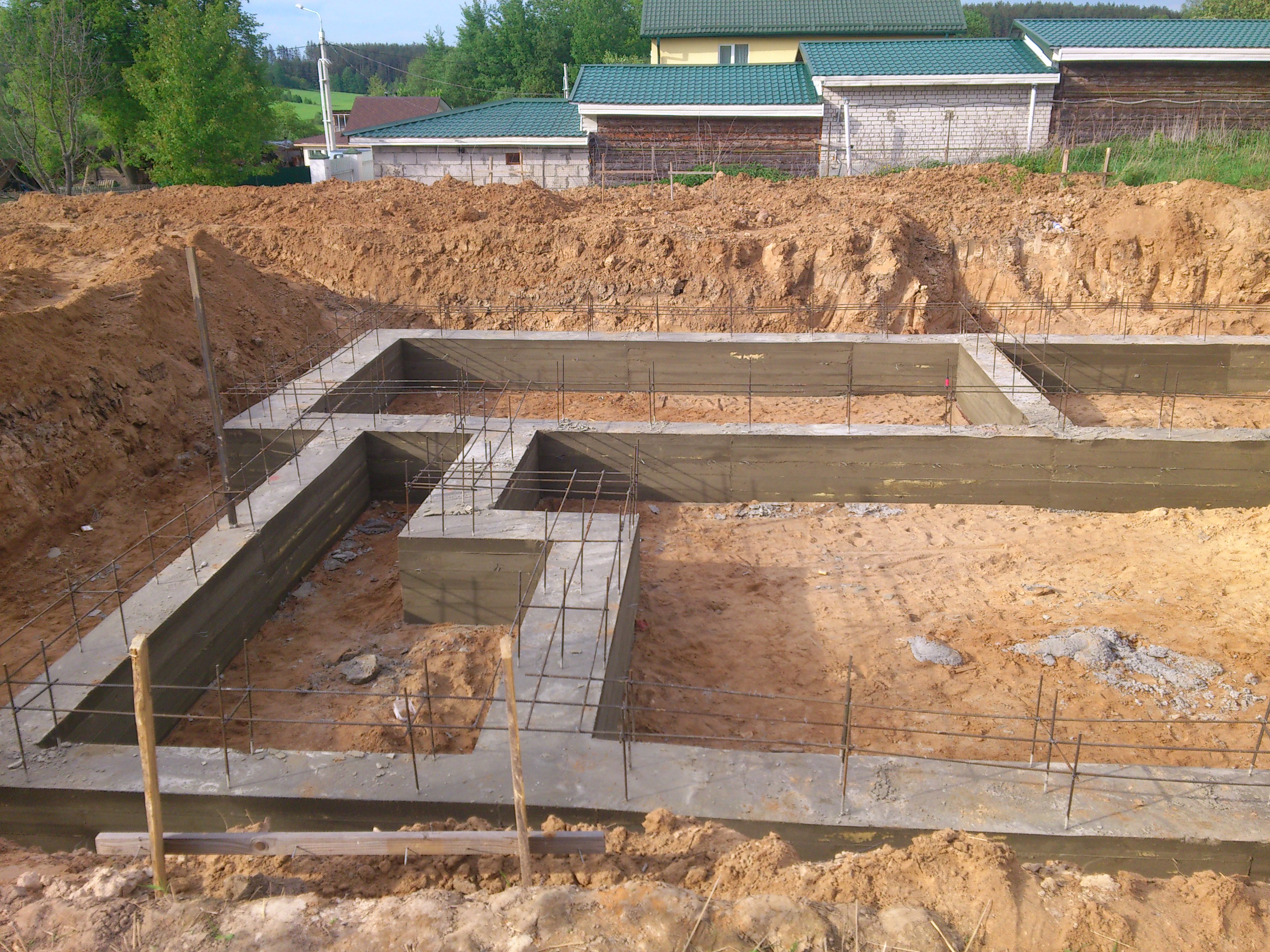 Монтаж фундамента частного дома