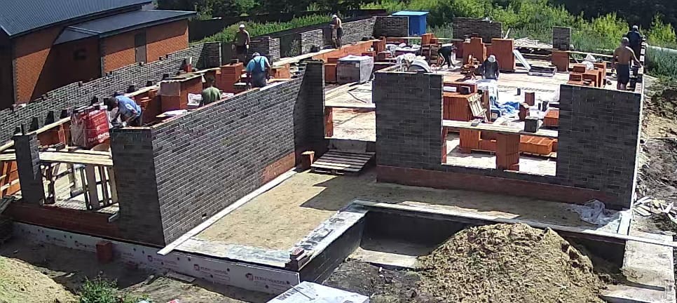 Возведение стен дома 