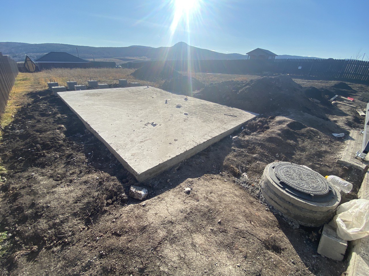 Бетонный  фундамент