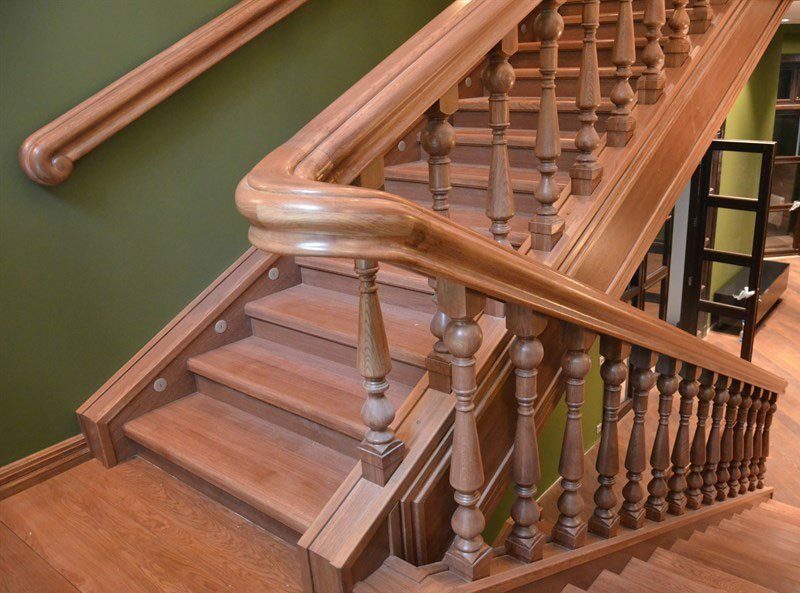 Деревянные лестницы и сосны, дуба, ясеня и бука