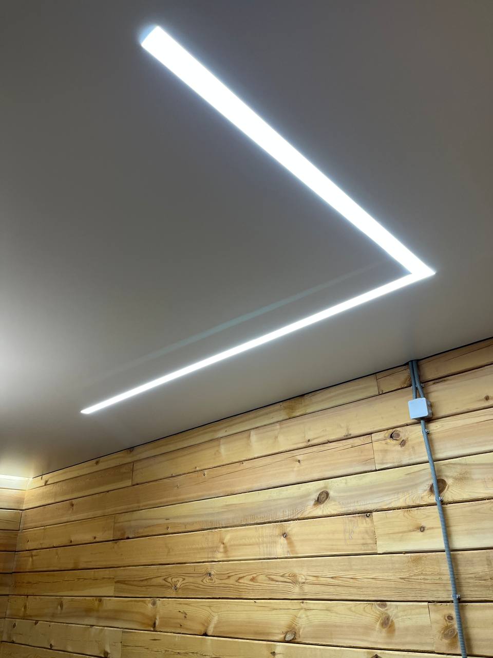 Установка натяжных потолков 