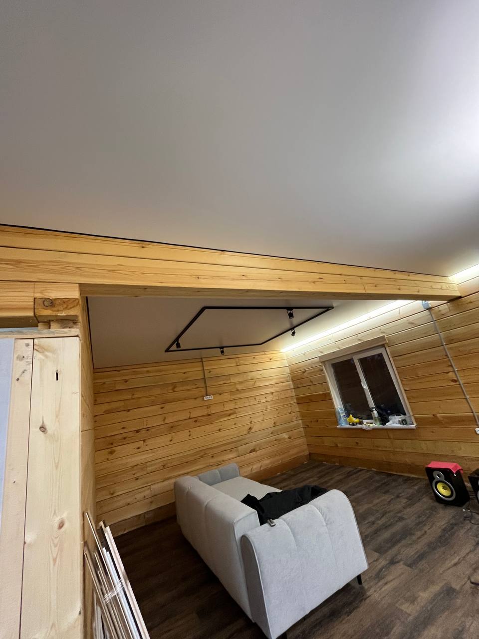 Установка натяжных потолков 