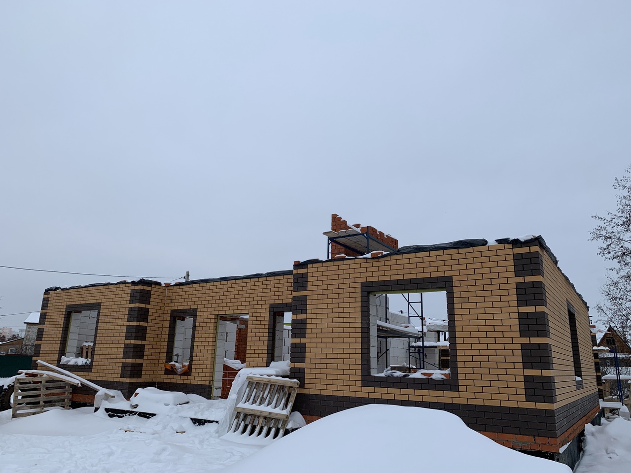 Возведение стен из блока и кирпича