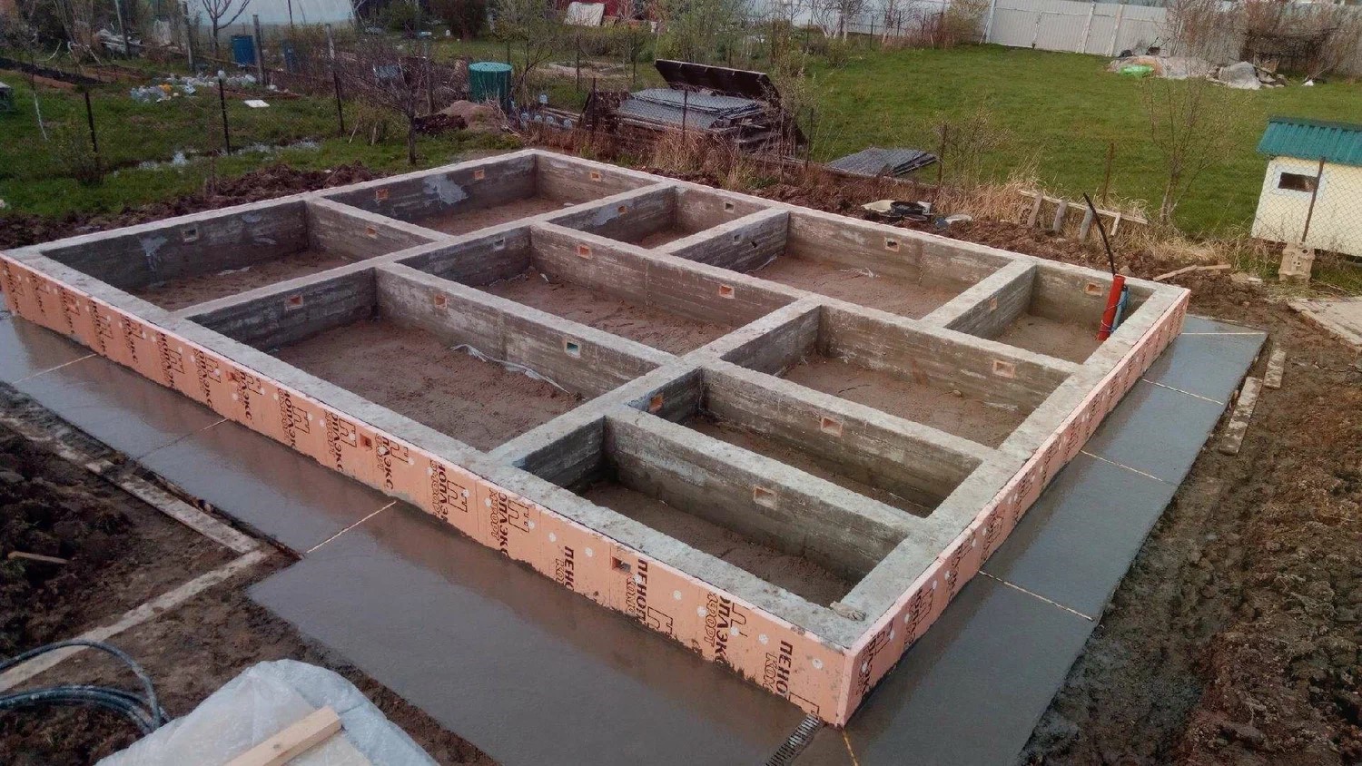 Возведение свайно-ростверкового фундамента