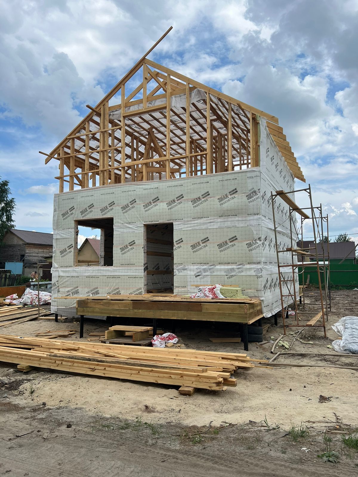 Возведение стен, установка готового домокомплекта