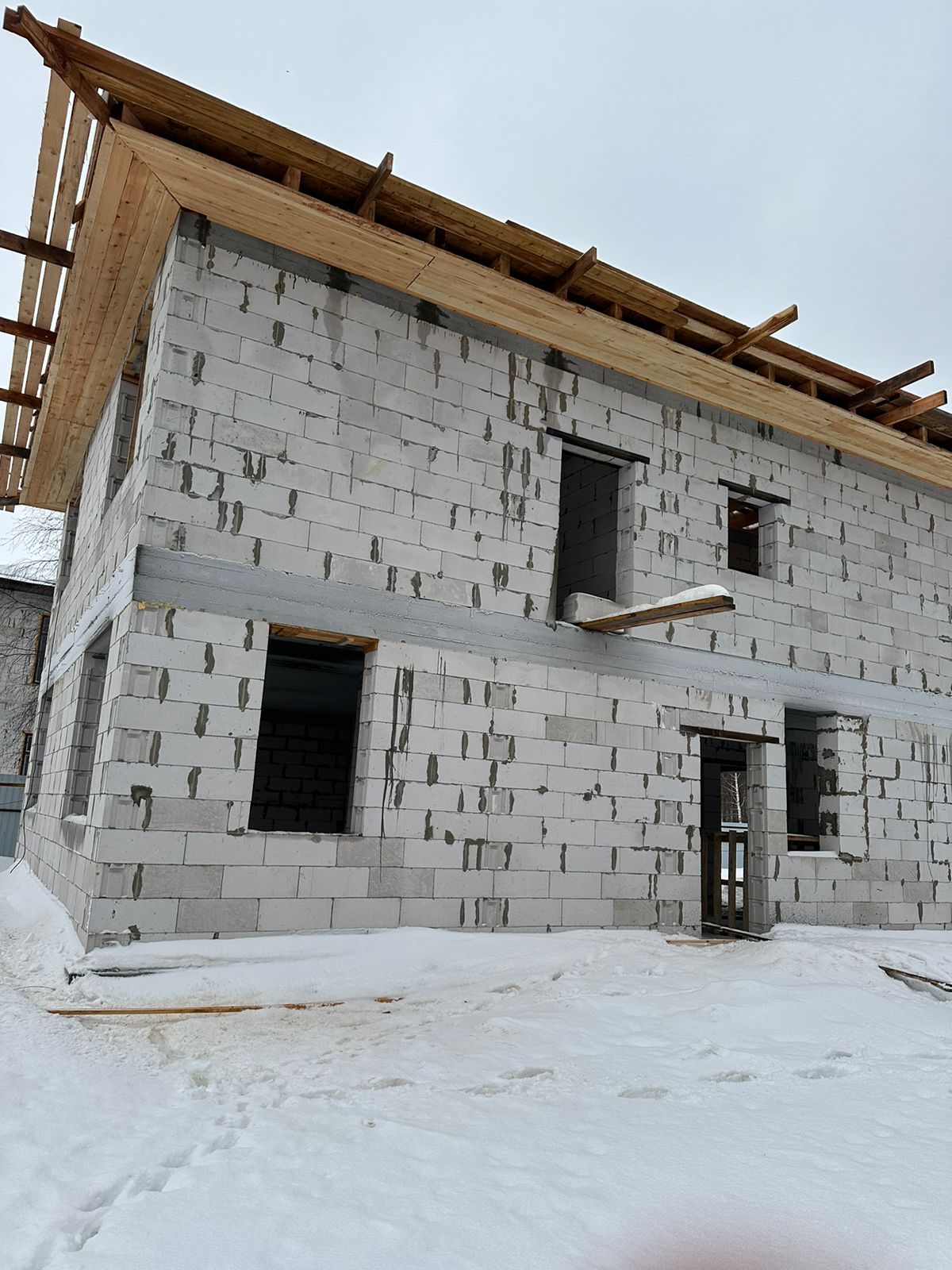 Возведение стен, установка готового домокомплекта