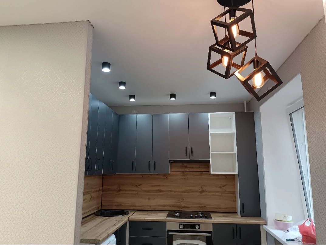 Производство и установка натяжных потолков