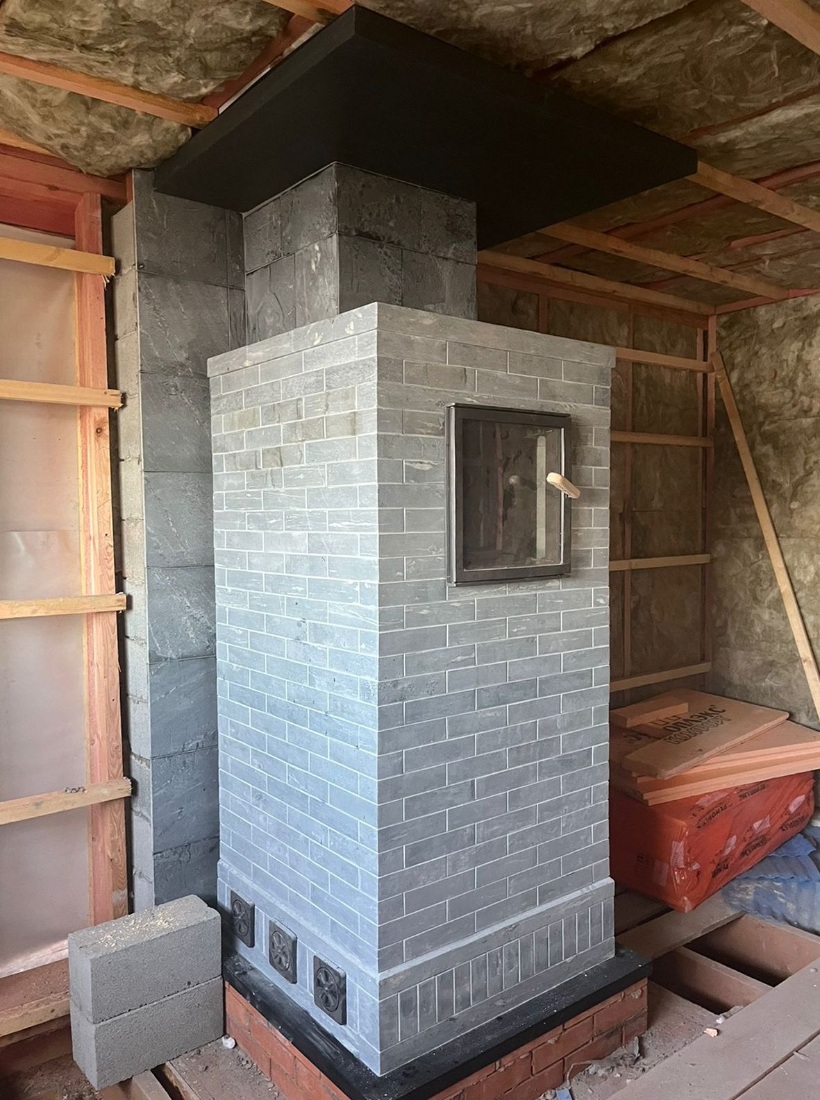 Проектирование и установка кирпичных банных печей и металлических банных печей с кирпичным щитком