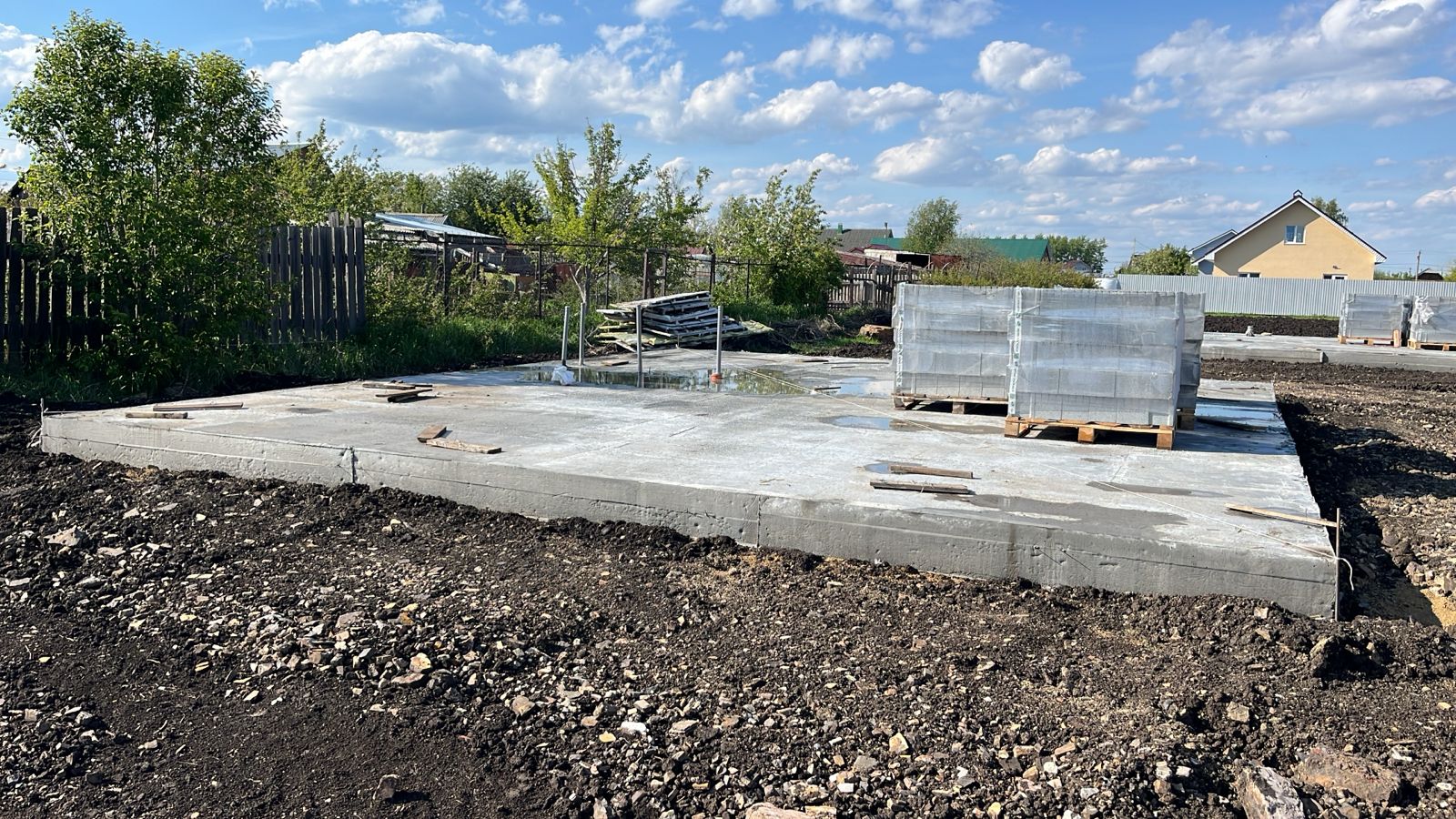 Возведение фундамента