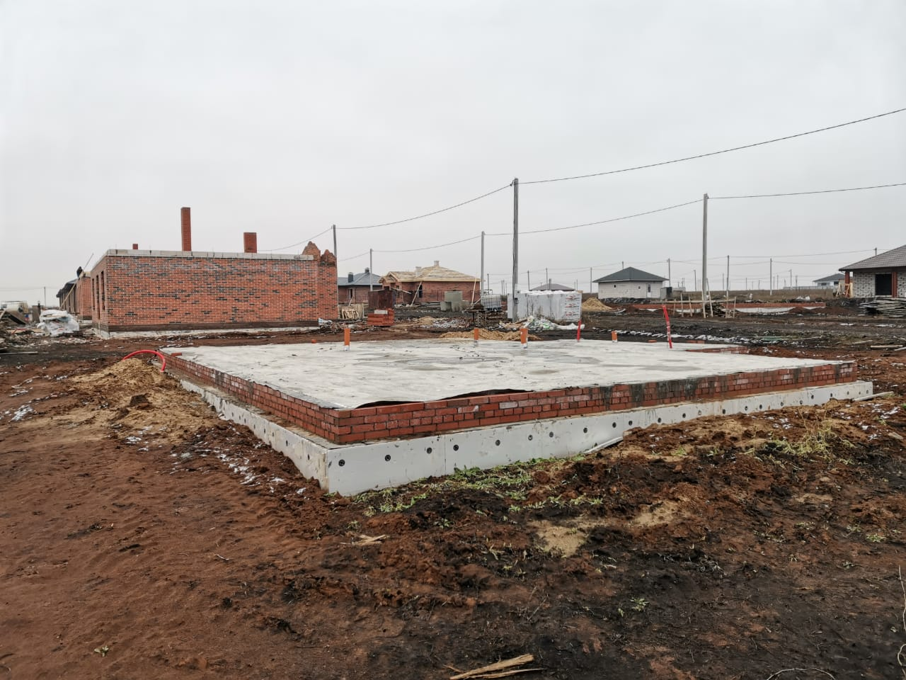 Возведение фундамента