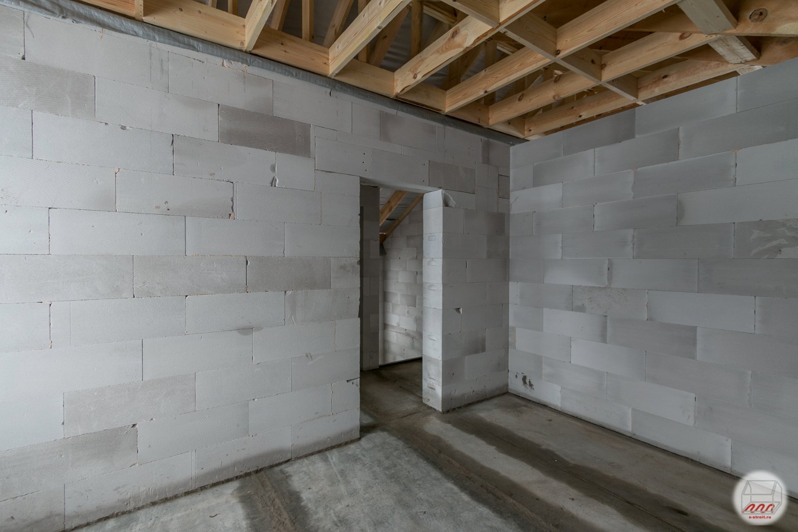 Возведение стен любой сложности с соблюдением строительных норм. 