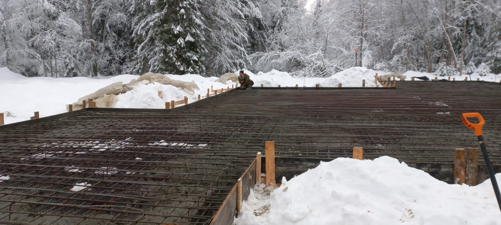 Монтаж фундамента 