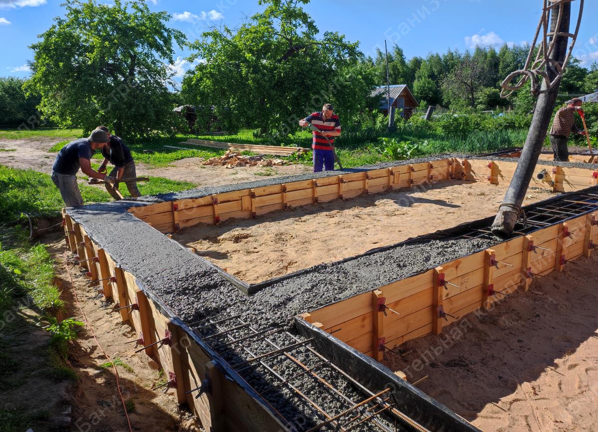 Возведение фундамента