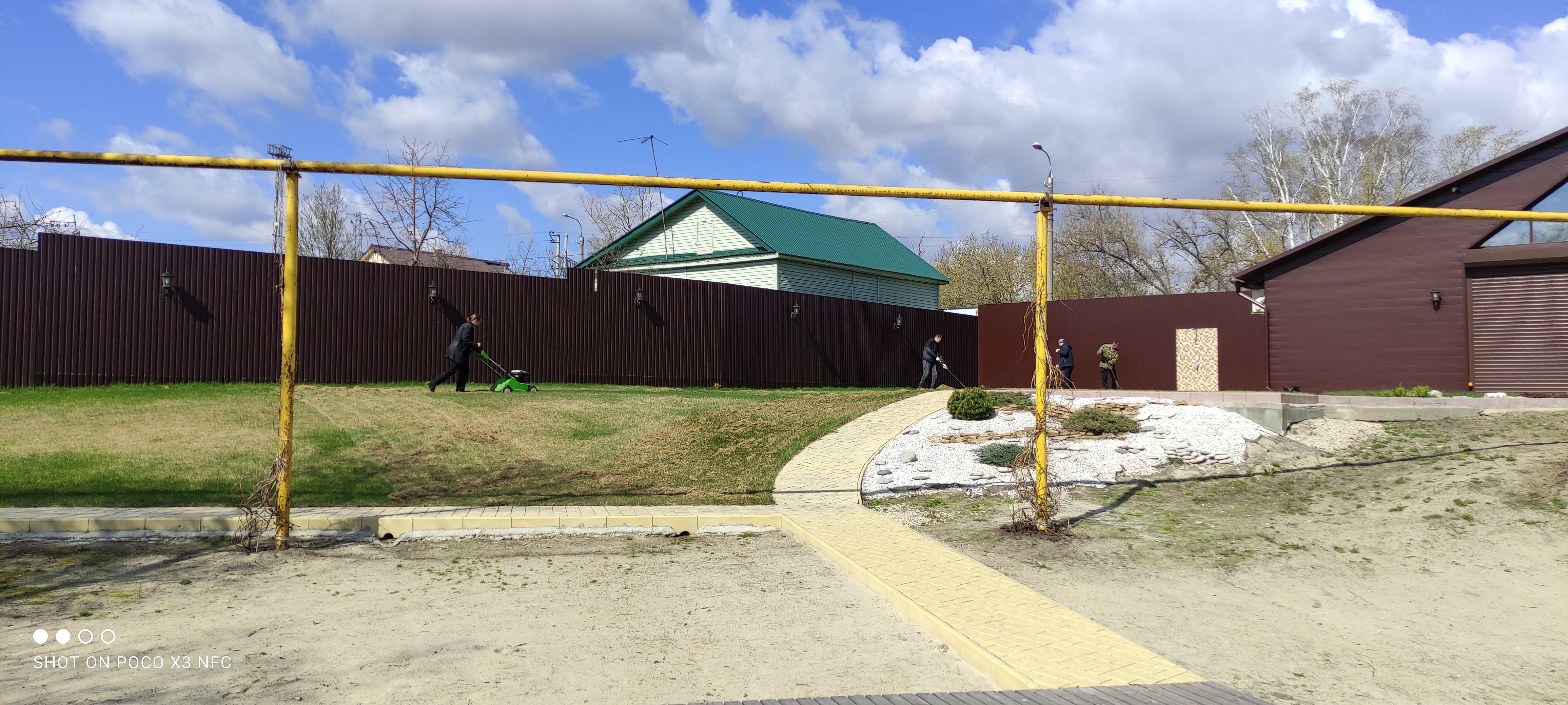 Услуги по уходу за декоративным садом