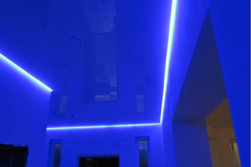 Натяжные и панельные потолки