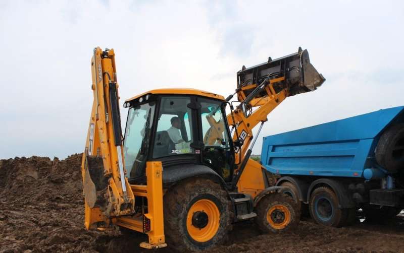 Экскаватор-погрузчик