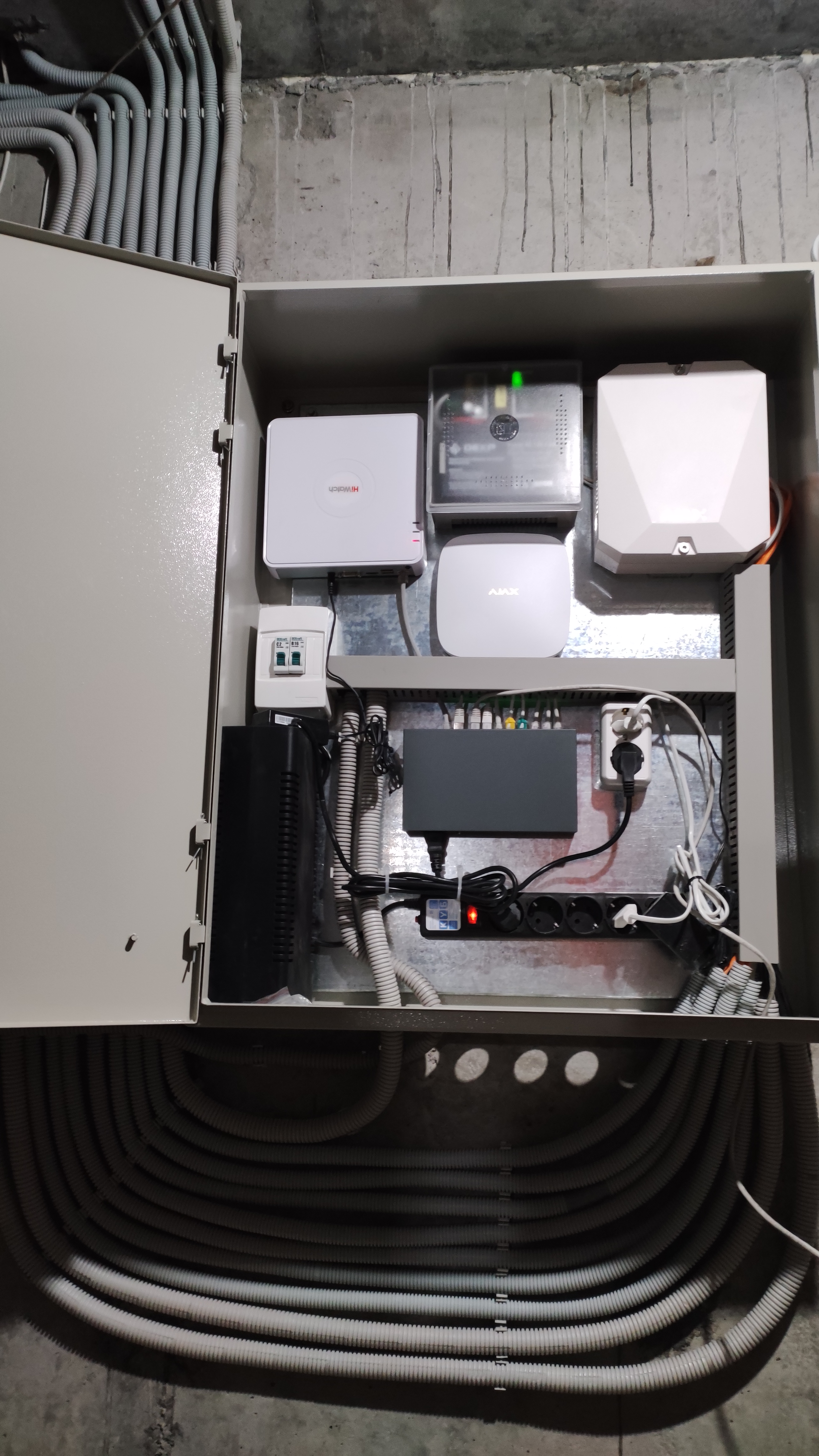 Видеонаблюдение 