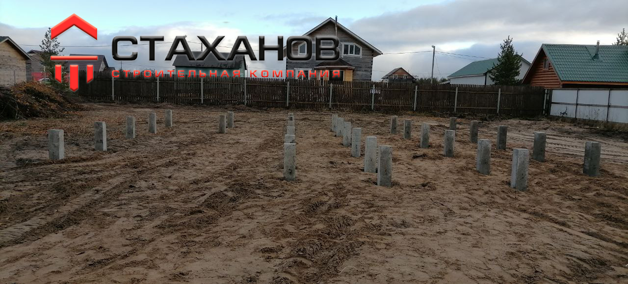 Монтаж фундамента на железобетонных сваях