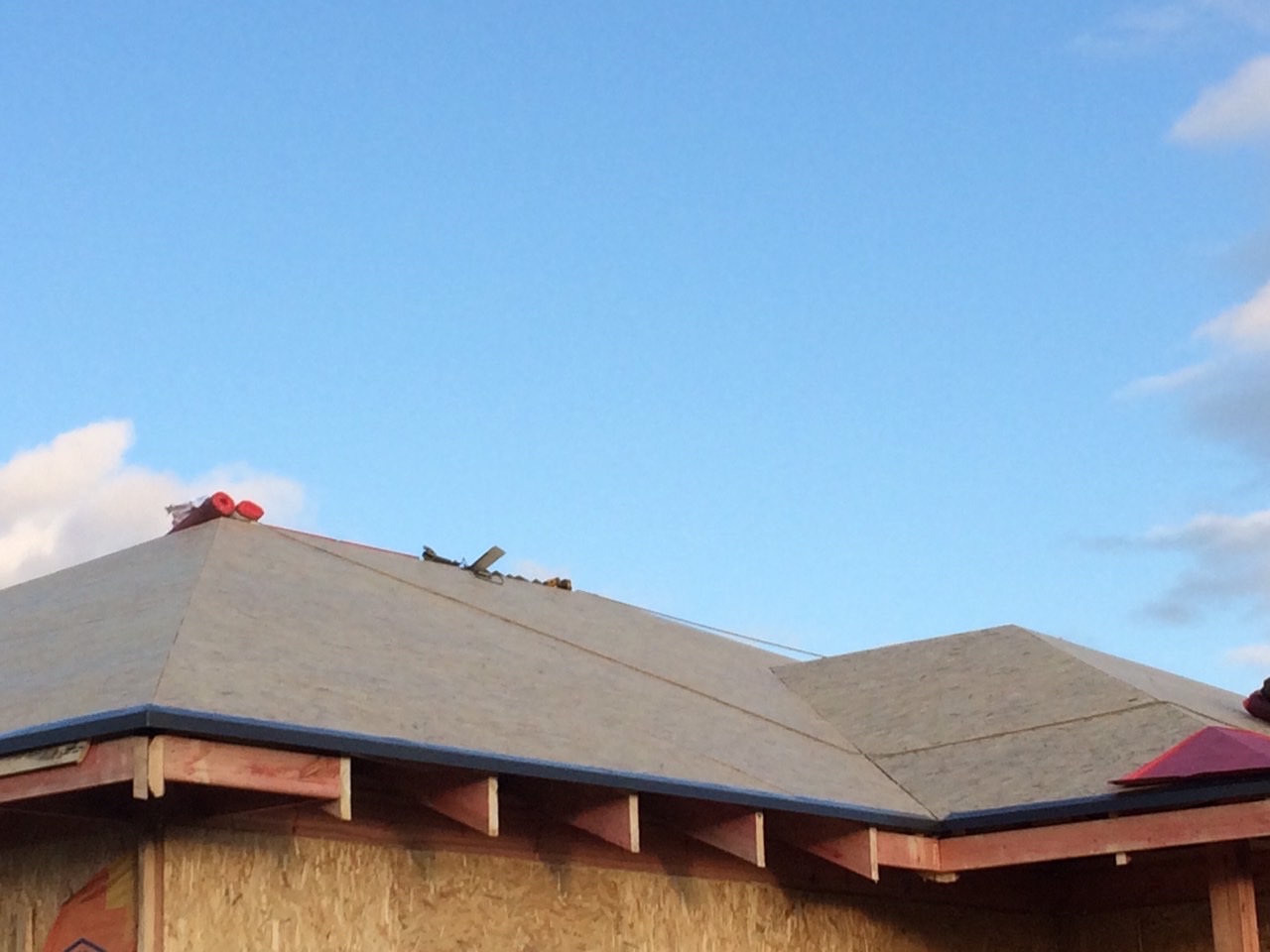 Монтаж стропильной системы и кровельного покрытия