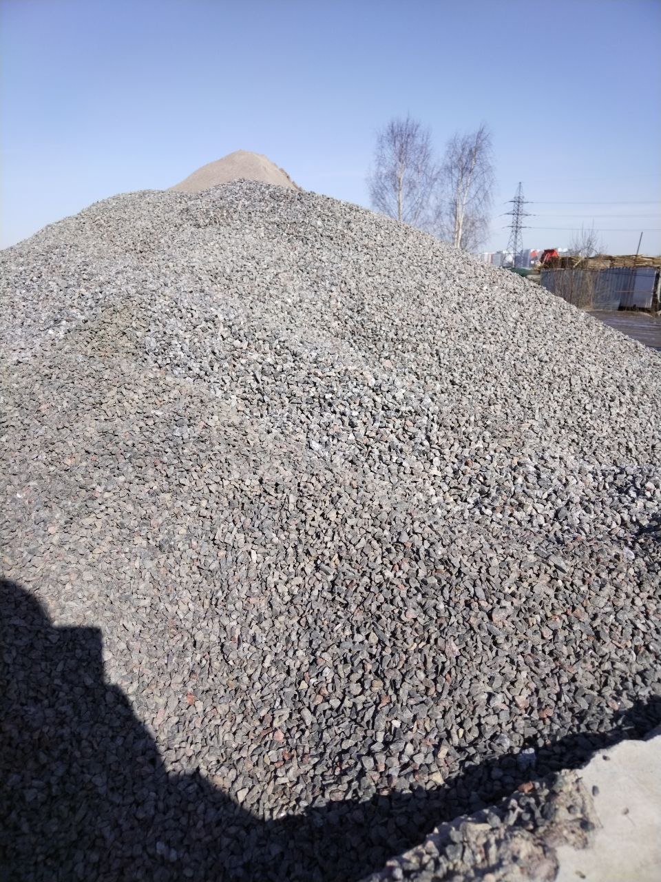 Щебень гранитный и песок