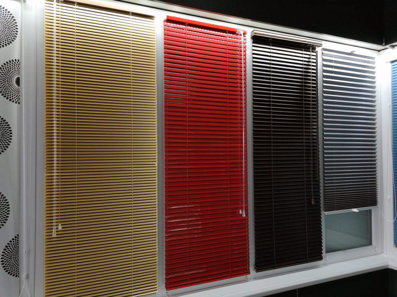 Жалюзи на пластиковые окна