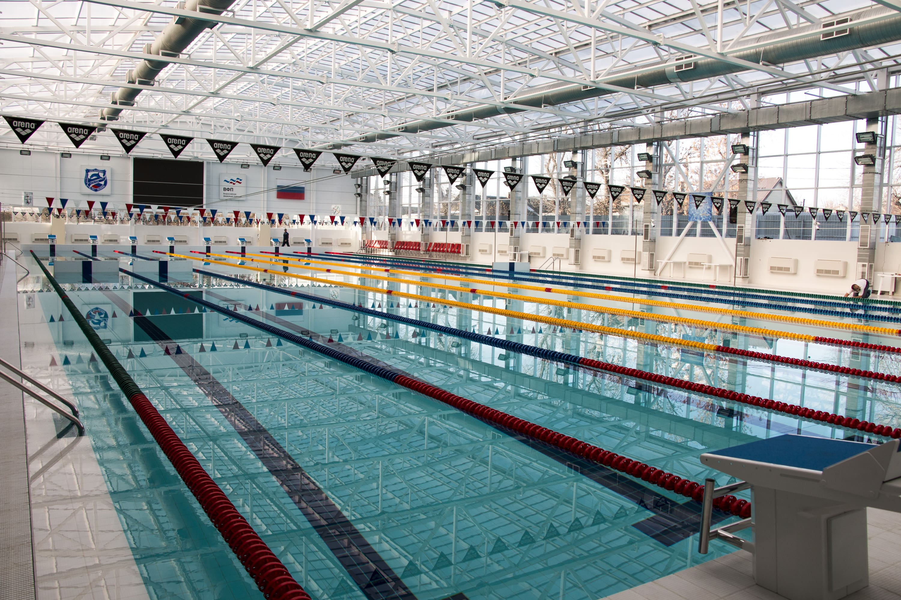 Строительство бетонного бассейна с отделкой плиткой