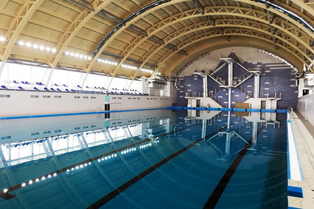 Строительство бетонного бассейна с отделкой плиткой