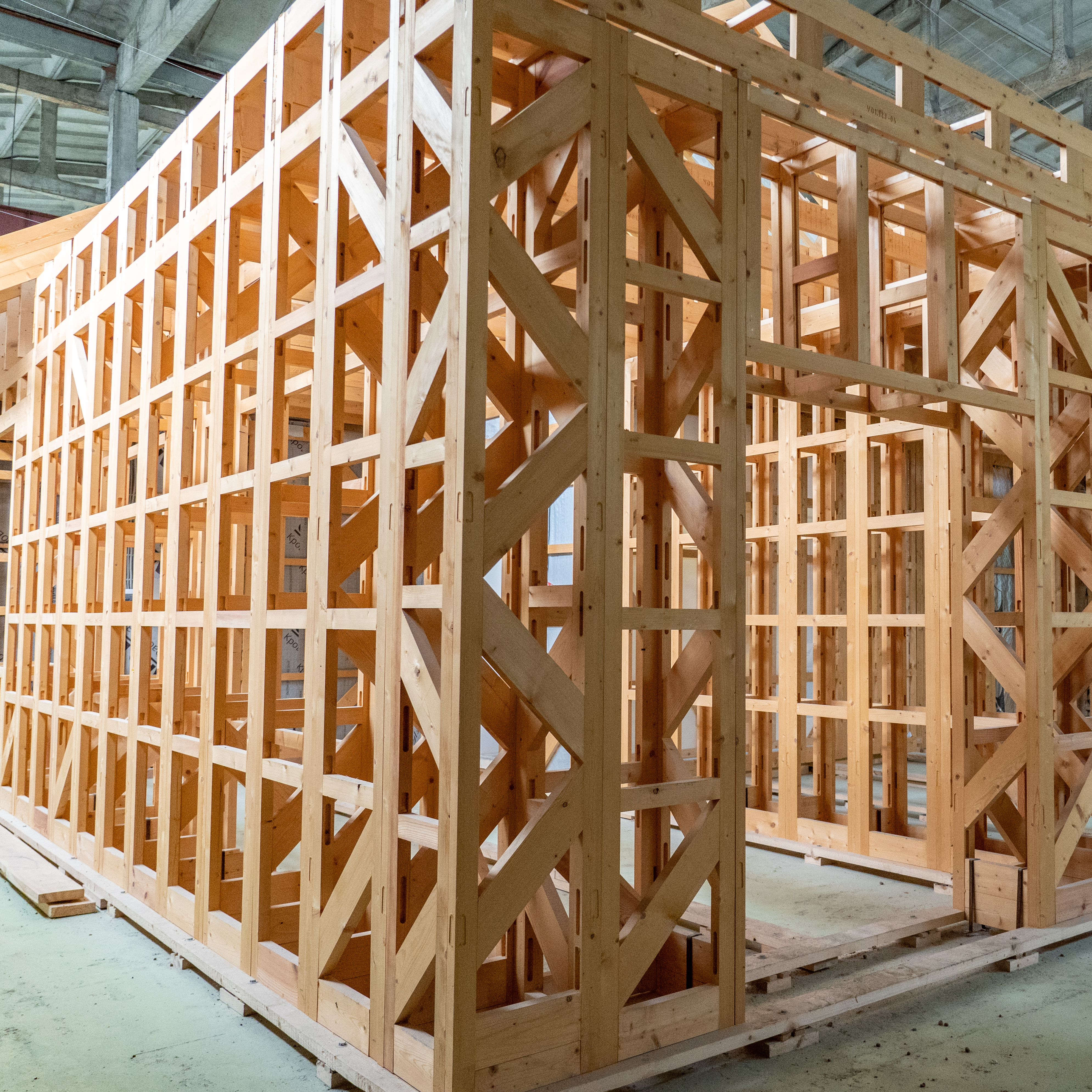 Возведение  домокомплектов