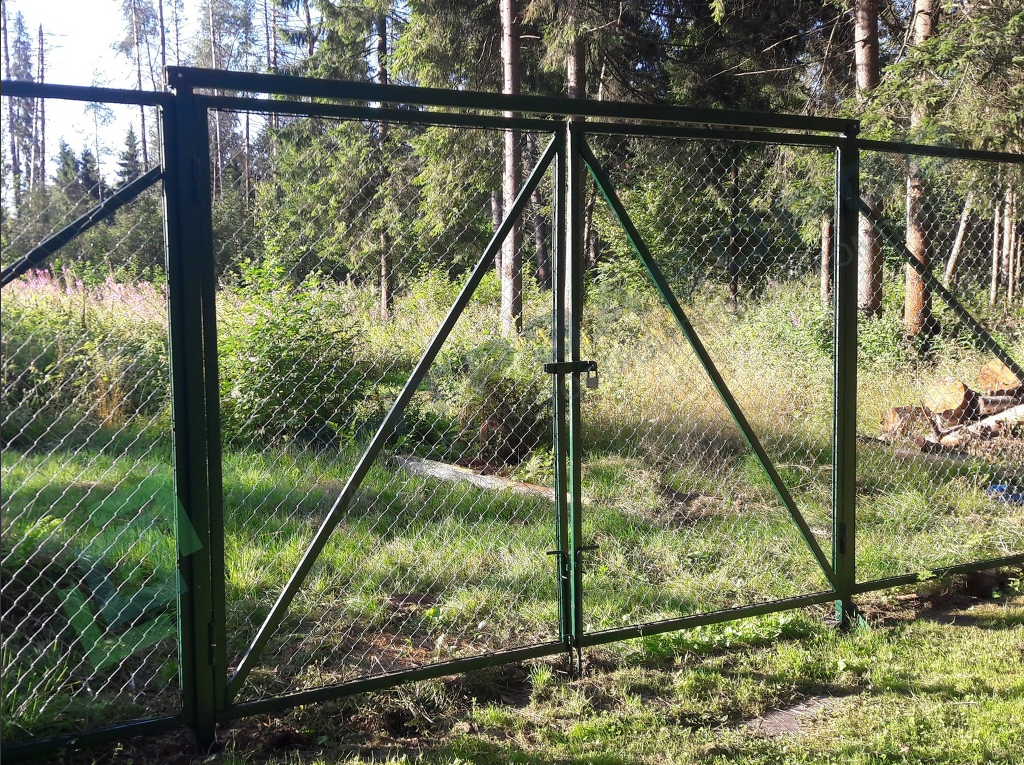 Забор из сетки рабицы