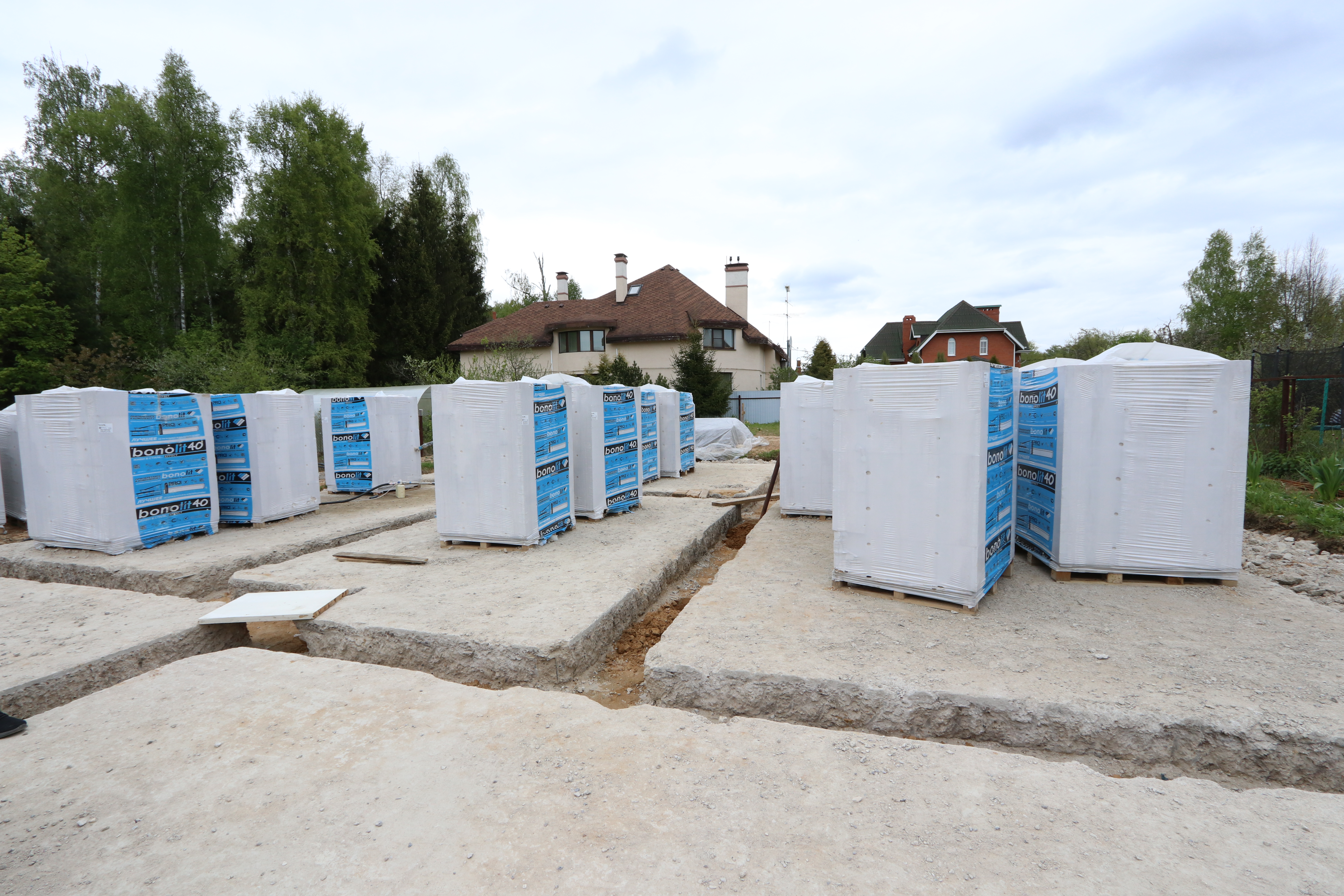 Возведение фундамента