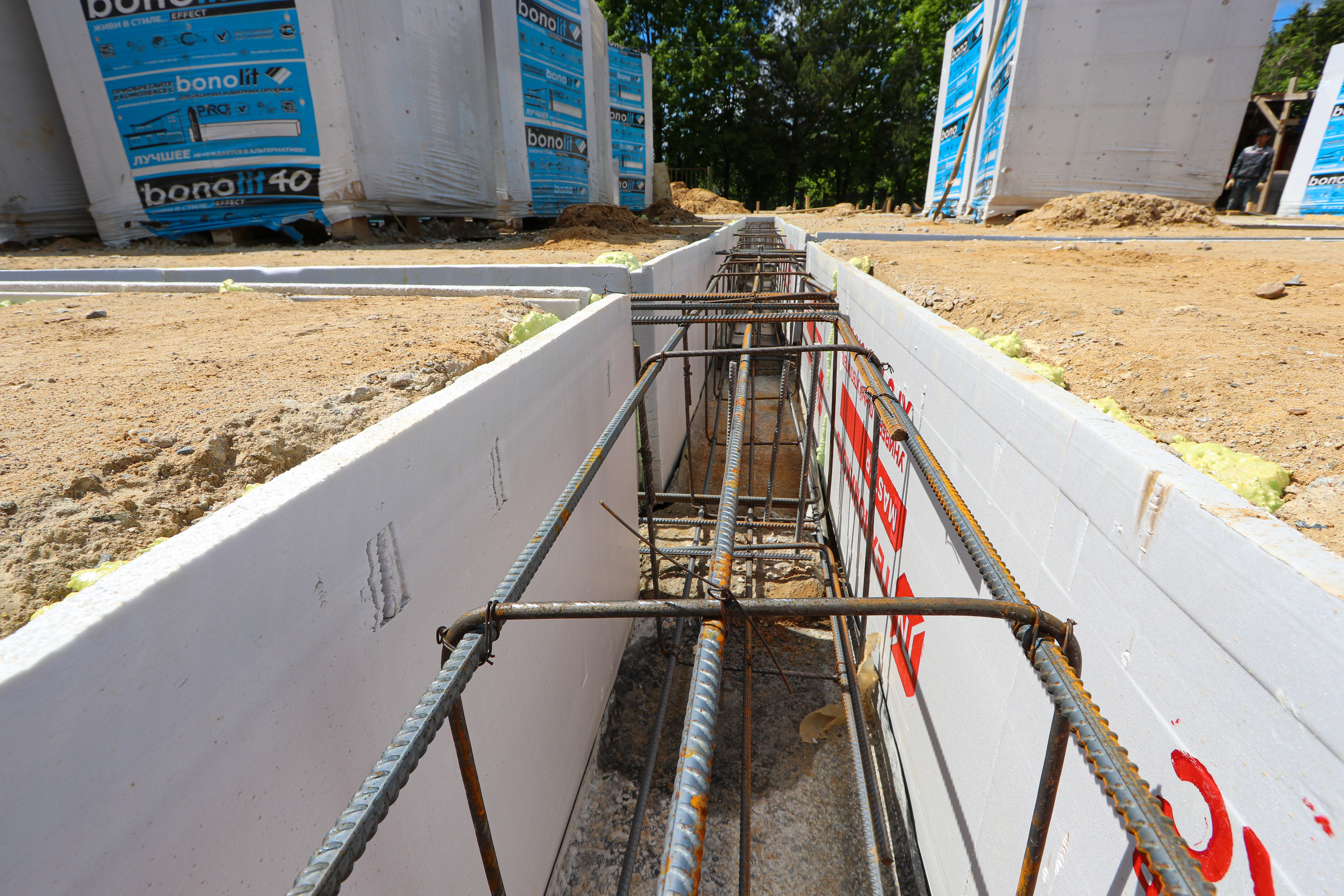 Возведение фундамента