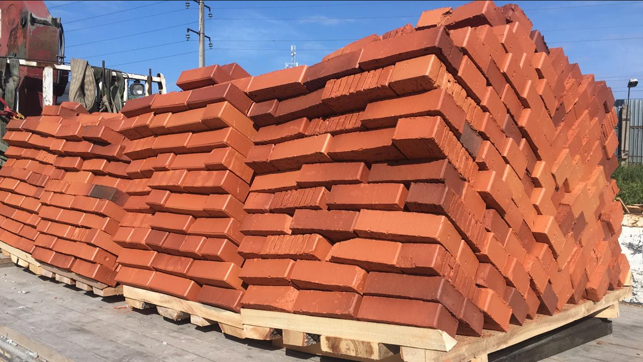 Глиняный красный кирпич