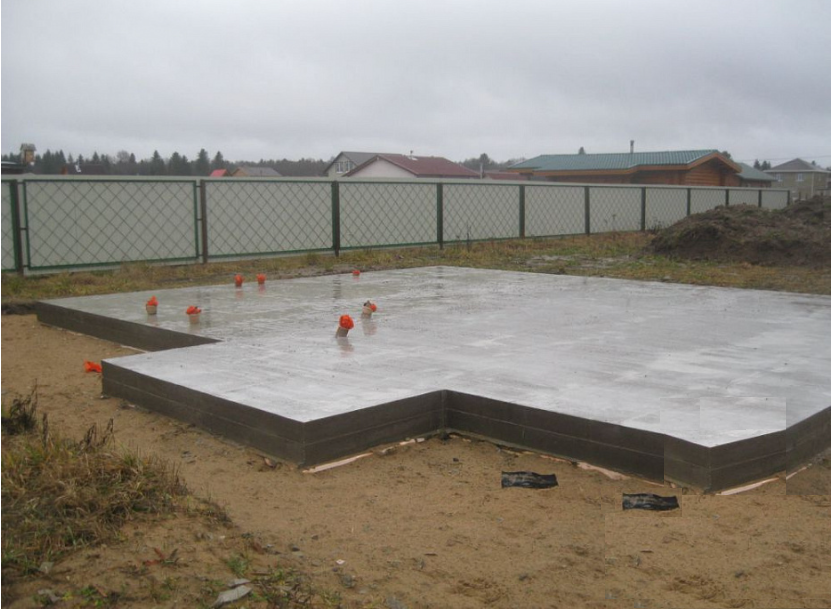 Плитный монолитный фундамент